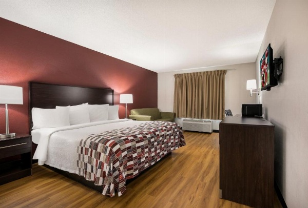 Red Roof Inn & Suites Knoxville East image 18
