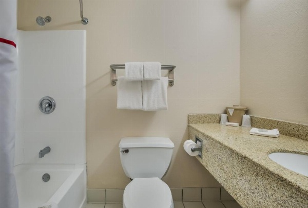 Red Roof Inn & Suites Knoxville East image 25