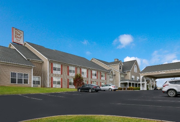 Red Roof Inn & Suites Knoxville East image 3
