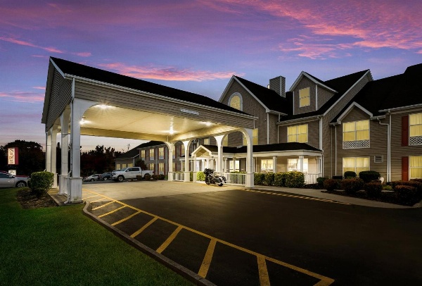 Red Roof Inn & Suites Knoxville East image 7